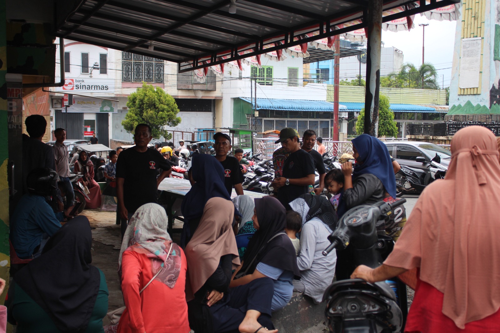FOTO : kegiatan berbagi amal zakat grib jaya labuhan batu (BIRO LB SLS)
