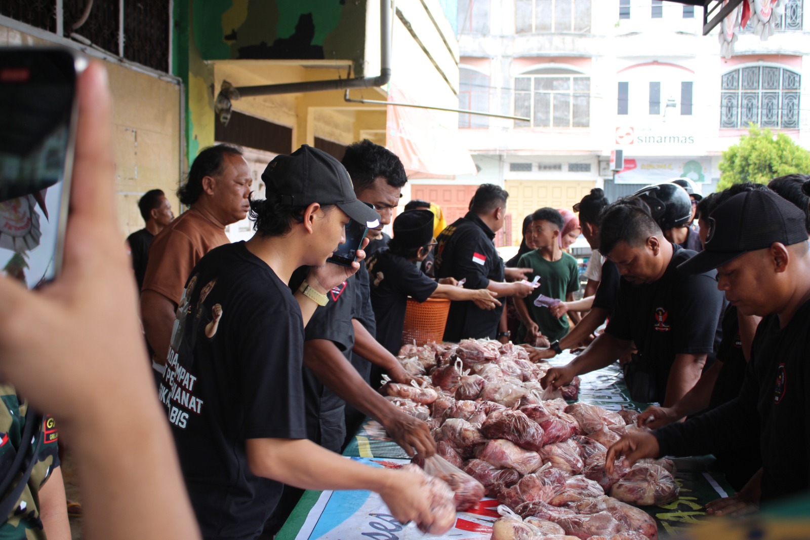 FOTO : kegiatan berbagi amal zakat grib jaya labuhan batu (BIRO LB SLS)