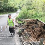 IMG-20250405-WA0072 ⚠️ Waspada! Polres Simalungun Imbau Hati-Hati di Jalur Sibaganding: Ada Longsor dan Pohon Tumbang!
