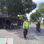 IMG-20250407-WA0053 Bhabinkamtibmas Polsek Bosar Maligas Amankan Arus Lalu Lintas di Simpang Sinaksak