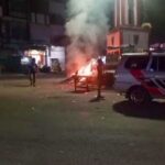 suasana api unggun di tugu aek nabara IRONI MENYAYAT HATI! TUGU IKON AEK NABARA “DIHIASI” API UNGGUN SAMPAH, BUKTI KETIDAKPEDULIAN PEMERINTAH!
