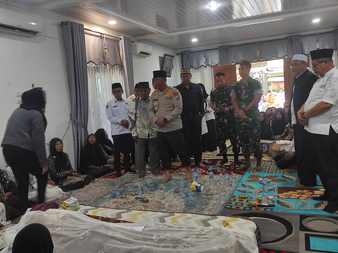 Polsek Tanah Jawa Terdepan Jaga Kamtibmas, Amankan Takziah Tokoh Masyarakat Simalungun