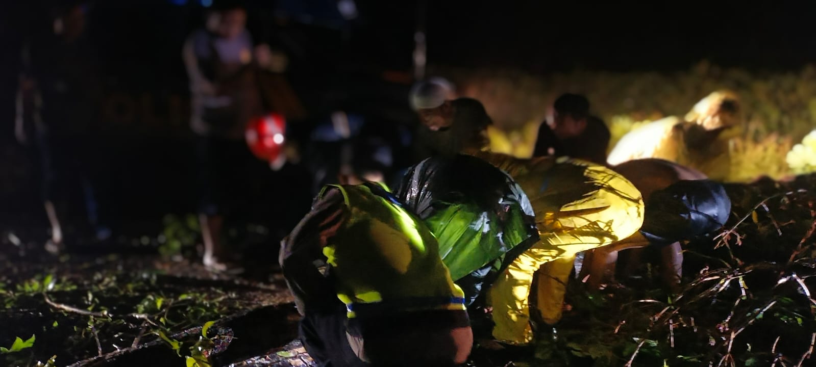 Aksi sigap ditunjukkan jajaran Polsek Tanah Jawa dalam menanggapi darurat bencana alam