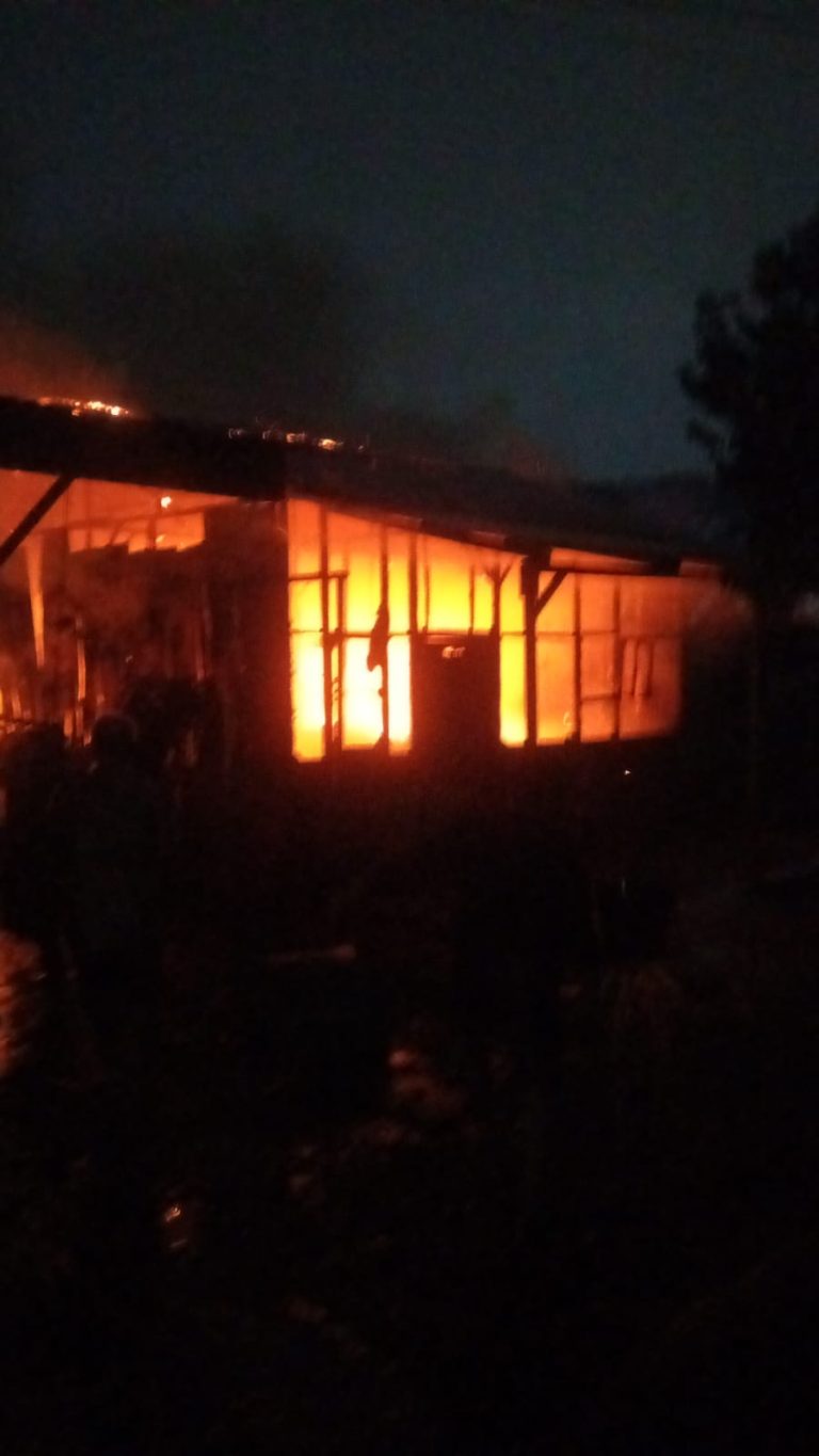 *Kebakaran Satu Unit Rumah Semi Permanen di Medan Marelan, Kerugian Ditaksir Rp50 Juta*