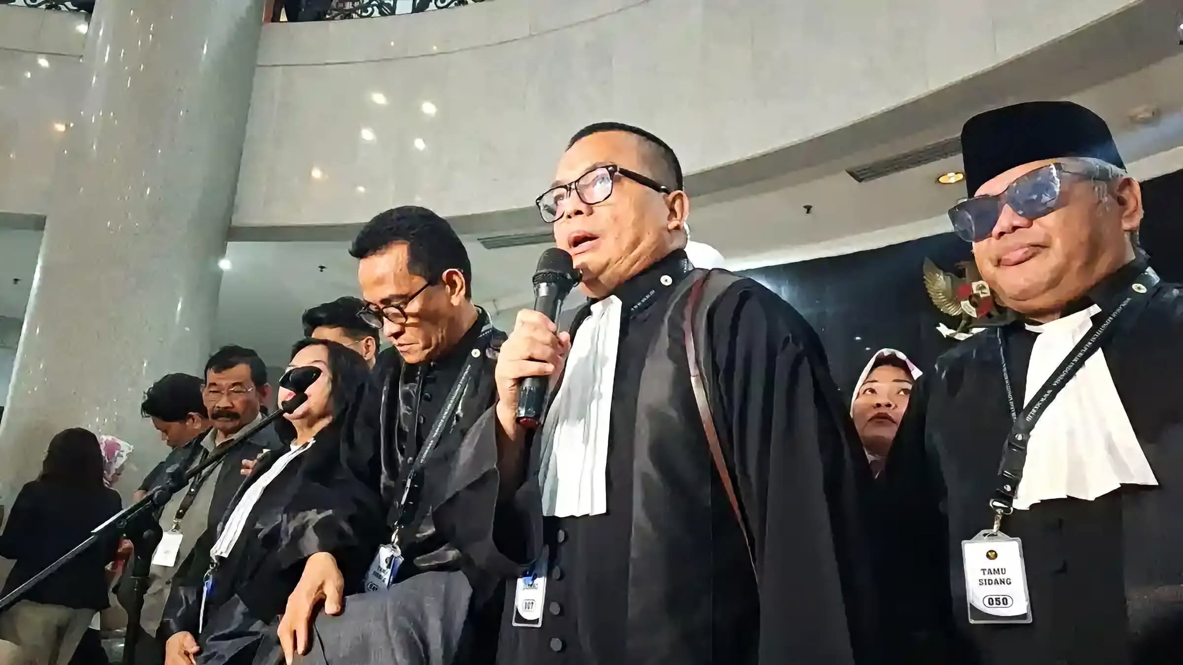 FB_IMG_1791523216387 Putusan MK Tak Bisa Diabaikan, Langkah Denny Indrayana ke DPR Harus Berpijak pada Konstitusi