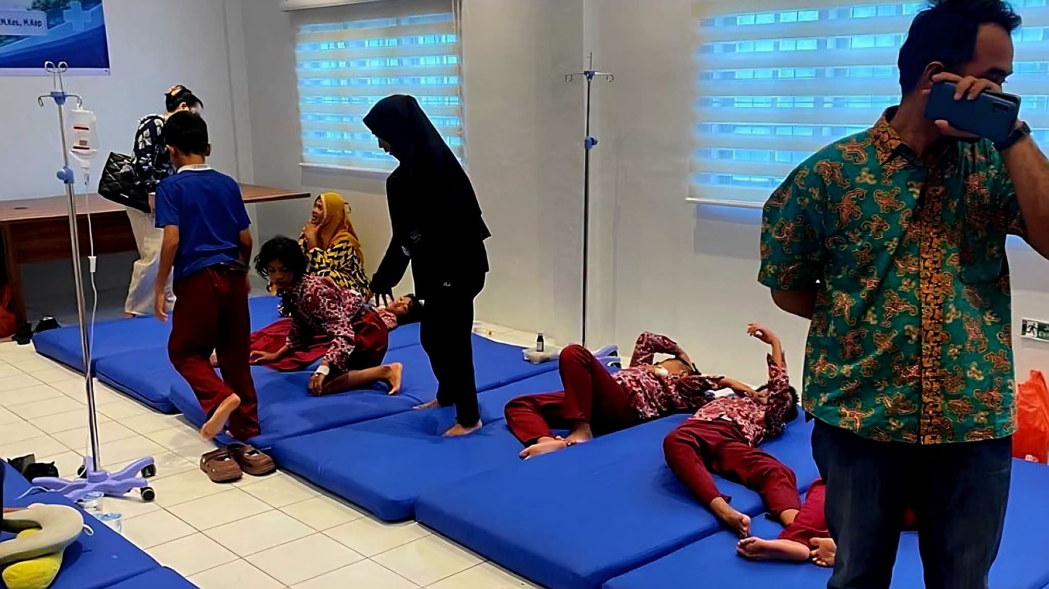 Belasan Siswa SDN 060870 Medan Dilarikan ke Rumah Sakit Usai Santap MBG, Susu Menggumpal Jadi Sorotan
