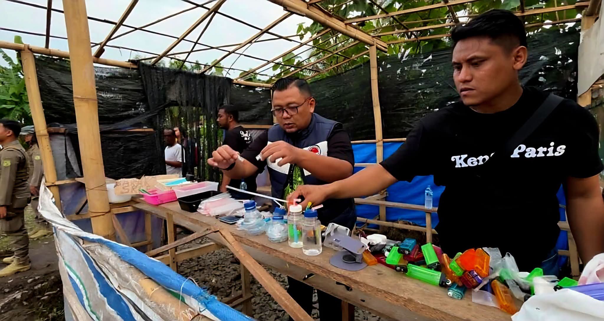 FB_IMG_1791865244547 Enam Barak Diduga Sarang Narkoba Dibakar, Bantaran Rel Medan–Binjai Kembali Disorot