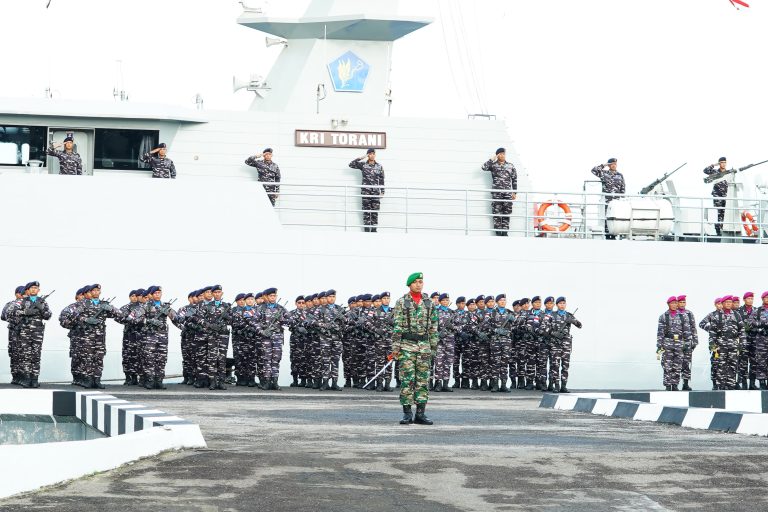 703 Prajurit Getarkan Dermaga Belawan: TNI Kuat Bersama Rakyat di HUT ke-81