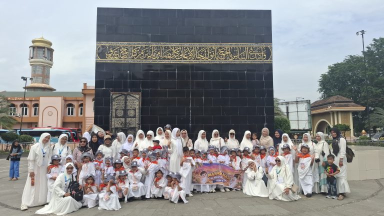 Menanamkan Nilai Religius Sejak Dini: RA Bunayya Marelan Sukses Berpartisipasi dalam Peragaan Manasik Haji Anak-Anak PAUD Se-Kota Medan di Asrama Haji Medan