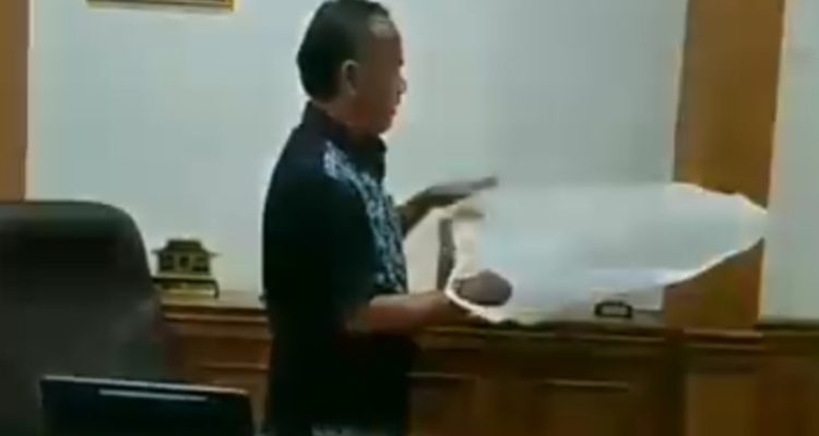 Turunkan Foto Wapres dari Ruang DPRD, Sikap Politik Rojab Asy’ari Dipertanyakan: Etika Dewan atau Simbol Perlawanan?